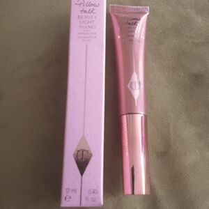 Charlotte Tilbury Beauty Light Wand in Pillow Talk Medium